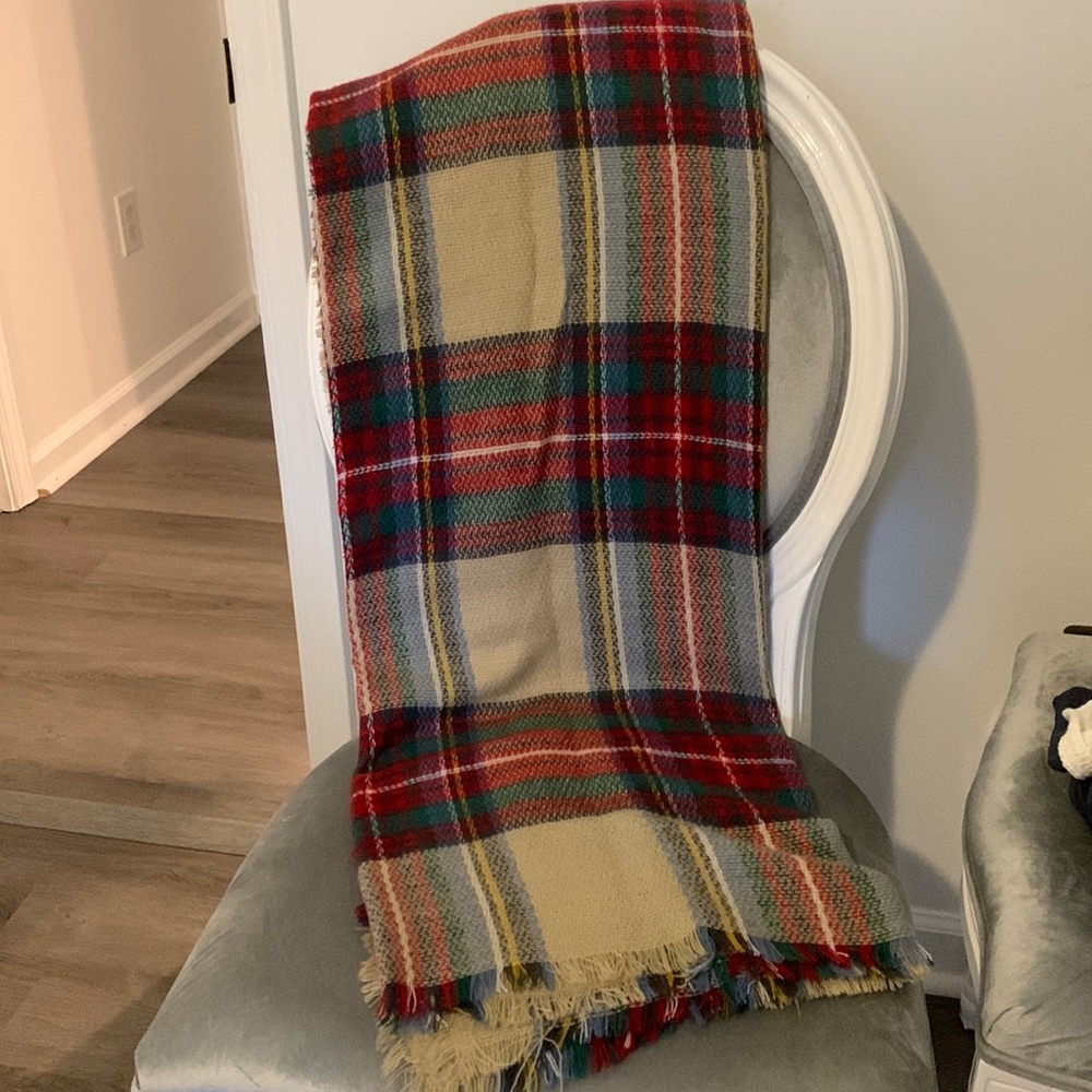 GUC Red green tan plaid blanket scarf. Extremely warm 110 in long by 56 in wide